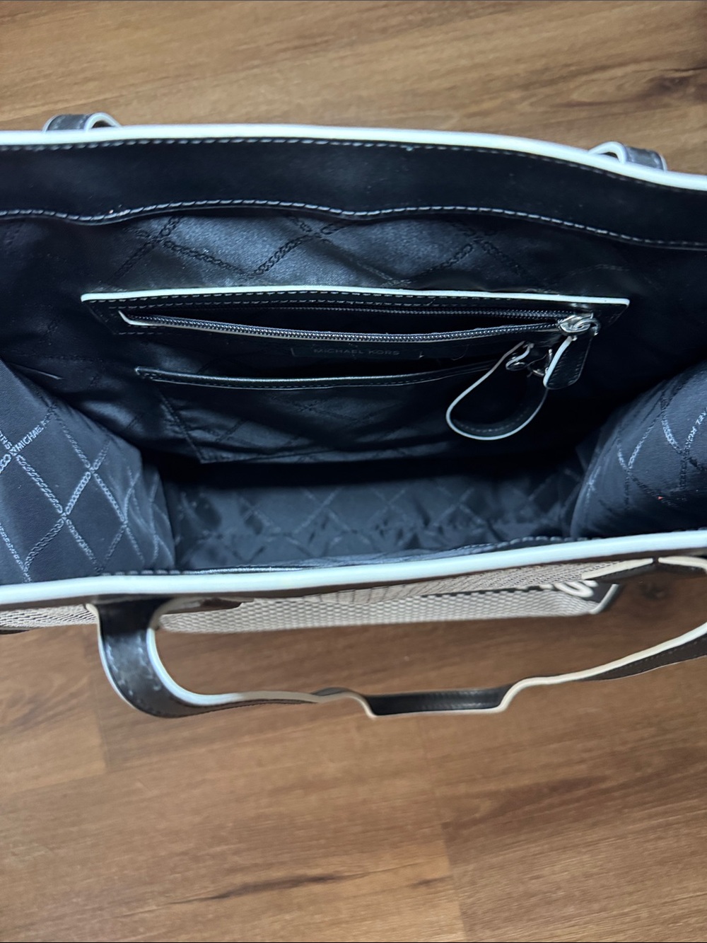 MICHAEL Michael Kors Bay Large Tote Black/Optic White - Picture 5 of 8